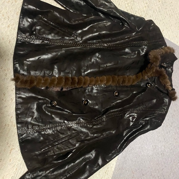 Women’s fur and leather coat - Picture 1 of 8